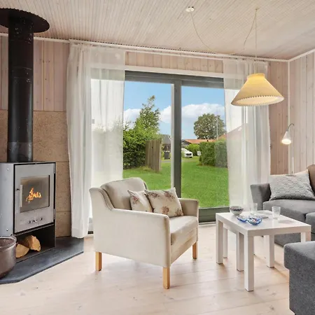 Feriehus 2 Bedroom Stunning In
